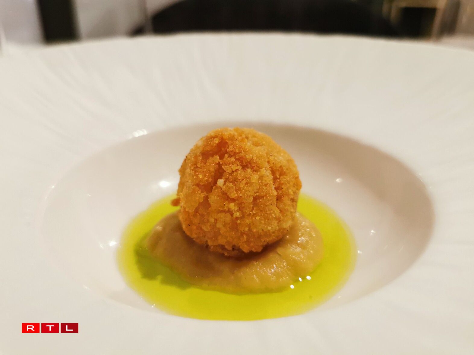 Accras de morue façon Douala, brochettes suya de bœuf Angus, dorade sauce Mbongo et mini poulet DG revisité : quelques-uns des tapas qui seront proposés dans l’espace « Chez Doudou Tapas ».