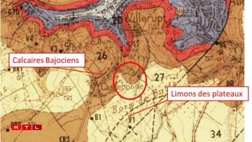 D’après la carte géologique du BRGM, la zone concernée se situe dans les calcaires du Bajocien moyen. Ces calcaires, régulièrement karstifiés (présence de réseaux ou de cavités karstiques en profondeur), peuvent parfois contenir des amas de fer en remplissage des fractures. Ils sont recouverts par une couche parfois épaisse de limons de plateau.
