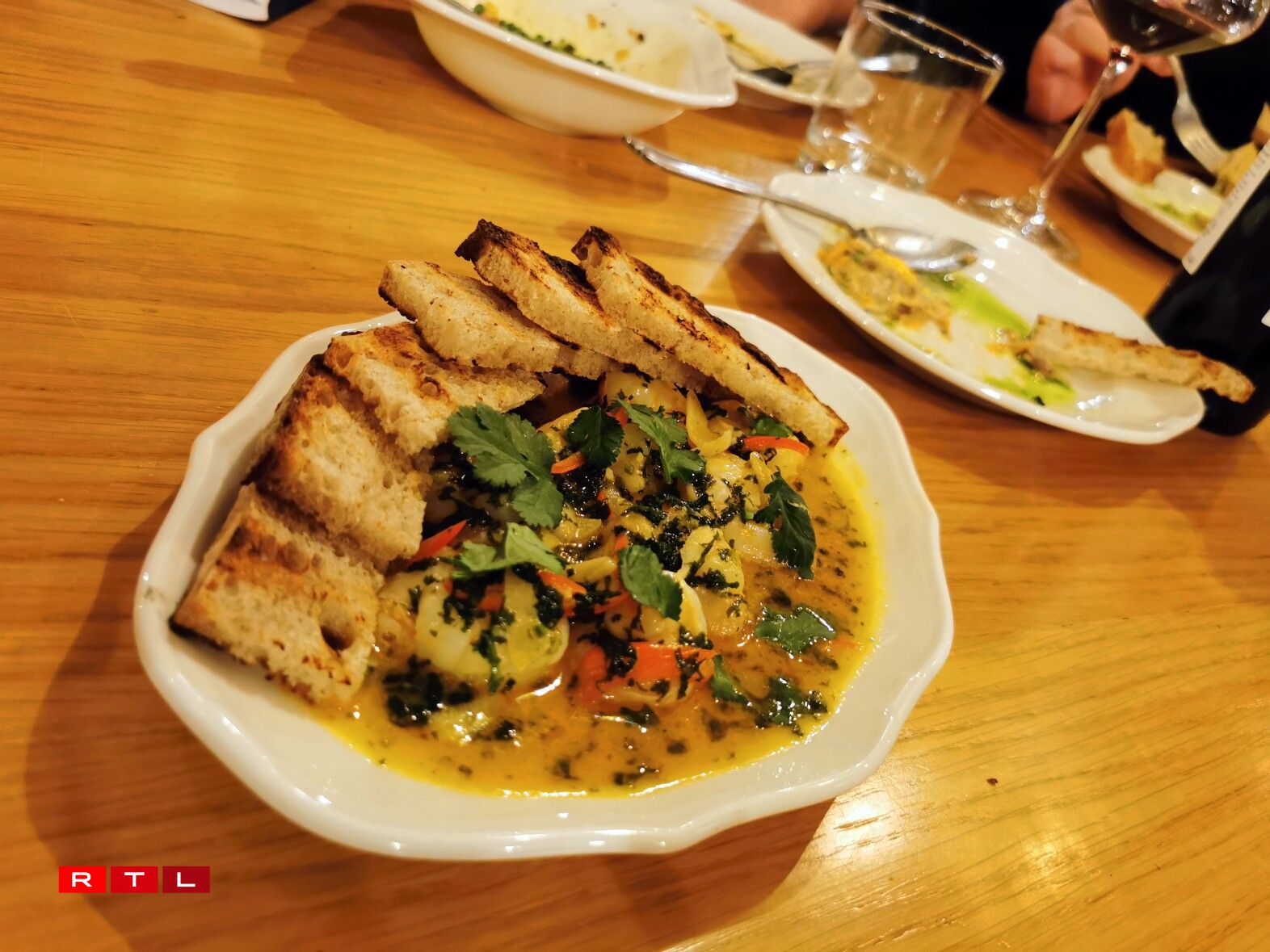 Le restaurant Atypic revendique une cuisine portugaise plus fidèle à ses racines, modernisée sans céder aux habitudes locales.