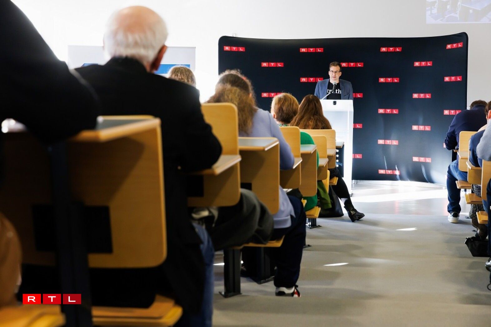 D'RTL Dictée ass, wéi ëmmer, Sonndes Moies