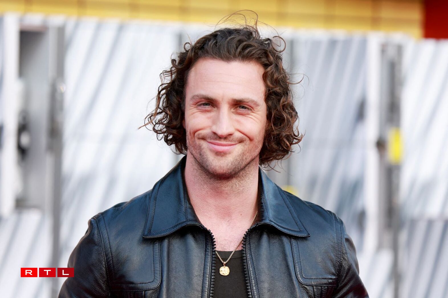Den Aaron Taylor-Johnson kéint nach dës Woch ënnerschreiwen. (Michael Tran/AFP)