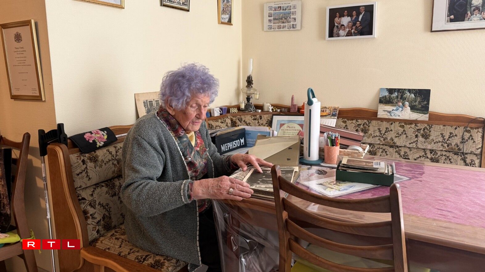 Gäre kuckt d'Maisy Ginter-Bonichaux sech Fotoe vu fréier un.