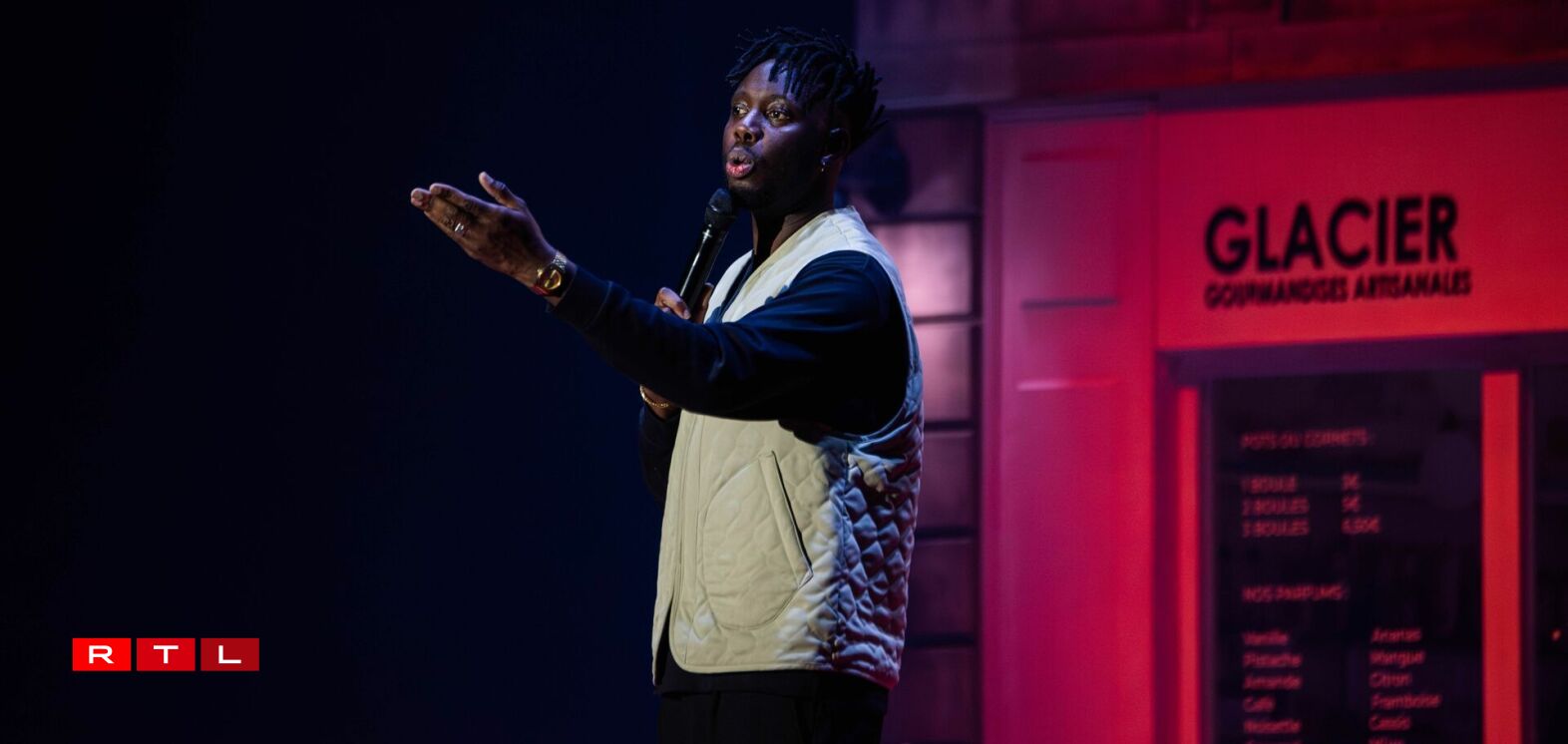 Rey Mendes s'adresse au public à la Rockhal le 12 février 2025