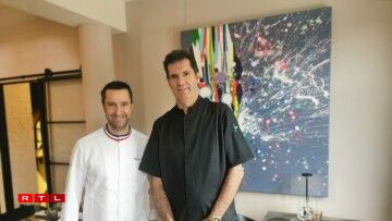 Le chef rémois Philippe Mille, qui a élaboré la carte de l'Opéra (à gauche), accompagné du chef Jean-Marc Hazée, désormais en cuisine au quotidien.