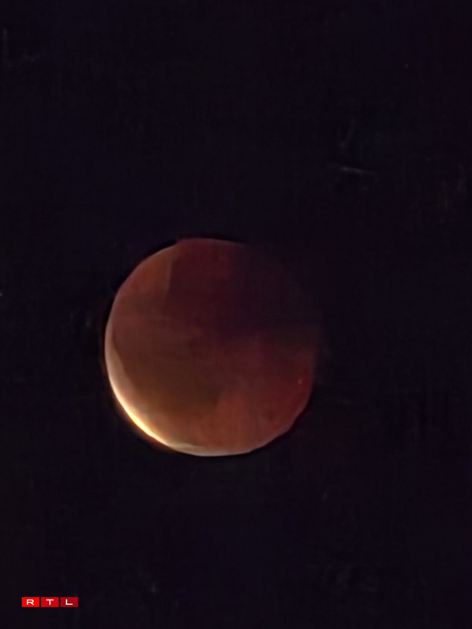 Zu Esch mat engem Handy/Carole Hermann