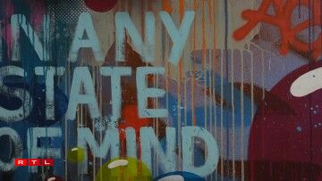 Positive slogans and strong colours are Sumo's trademark.