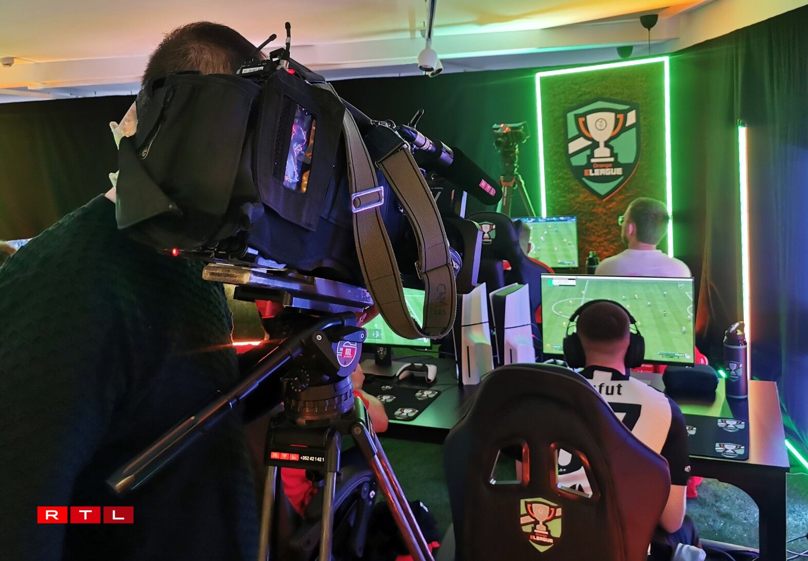 Sur le jeu vidéo "FC26", les talents du Luxembourg ont donné le coup d'envoi de l'Orange eLeague.