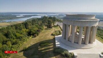 La butte de Montsec avec vue sur le lac de Madine.