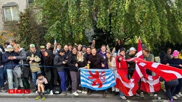 Och eng Partie Lëtzebuerger waren ënnert de Spectateuren, esou hate sech zum Beispill d'Lëtzebuerger Studente vu Fribourg (Friblëtz) mat Lëtzebuerger Studente vun Zürich um Bord vun der Streck Rendez-vous ginn.