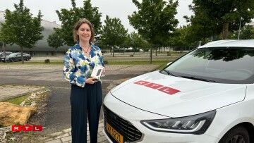 An nees goung et séier. Um 7.23 Auer war d'Paule Nicolai, déi an der Ëmgéigend wunnt an d'Plaz séier erkannt huet, virun den Thermen zu Stroossen, fir hire Gewënn ofzehuelen.