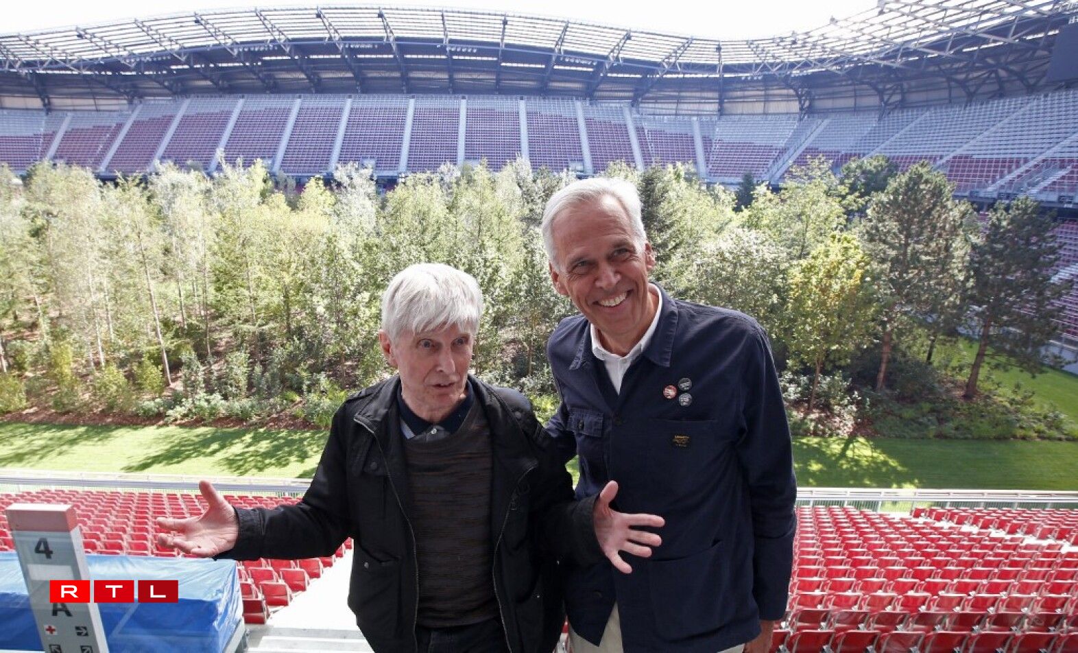 À gauche, l'artiste Max Peintner et à droite, l'initiateur de l'oeuvre, Klaus Littmann.