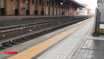 Parma station almost entirely deserted.