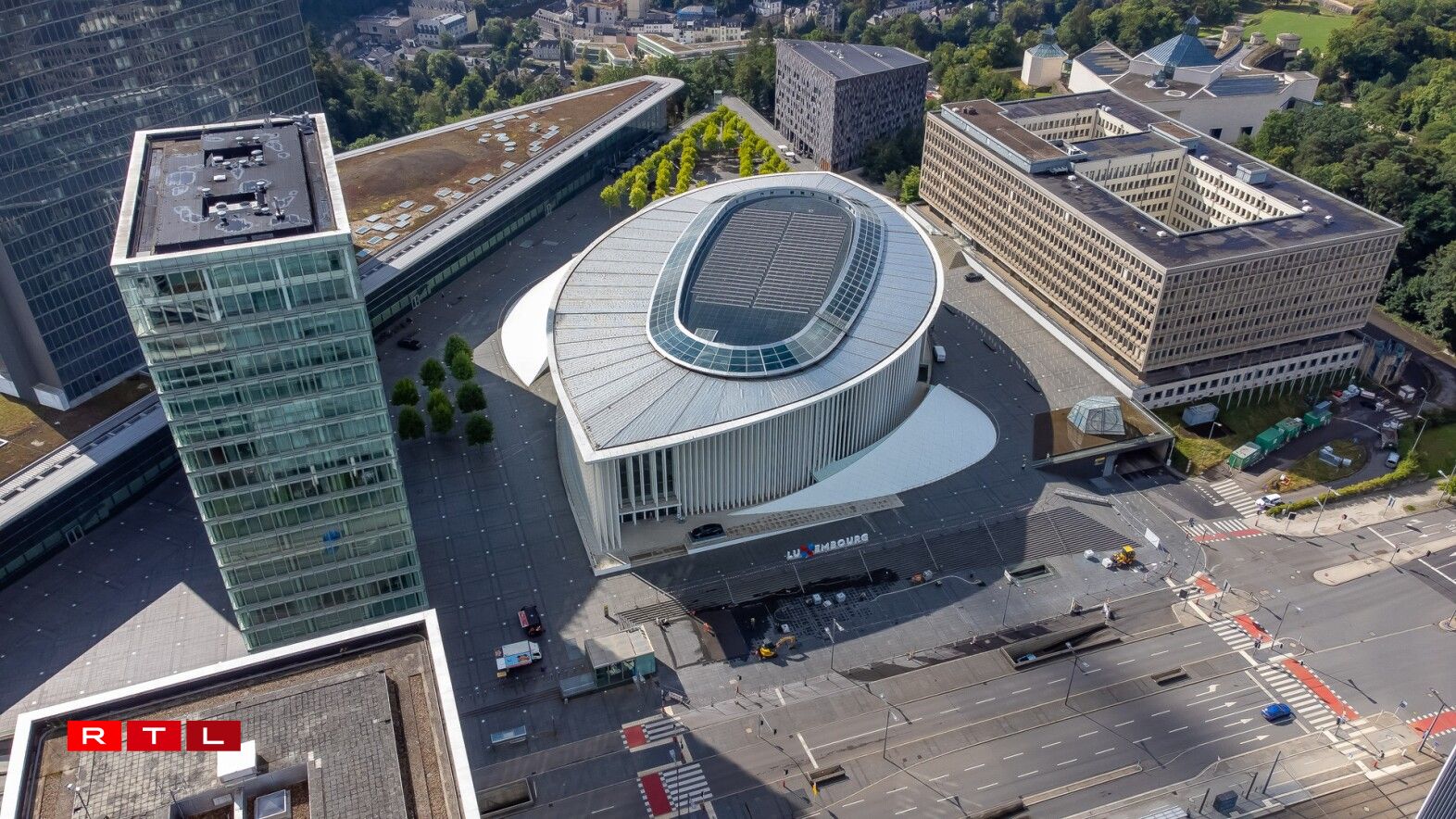 Only one question remains: Where is our RTL reporter hiding?