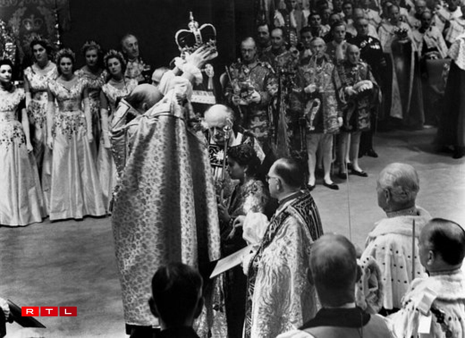 Den 2.06.1953 bei der Kréinung vun der Kinnigin Elizabeth II. an der Westminster Abbey zu London.