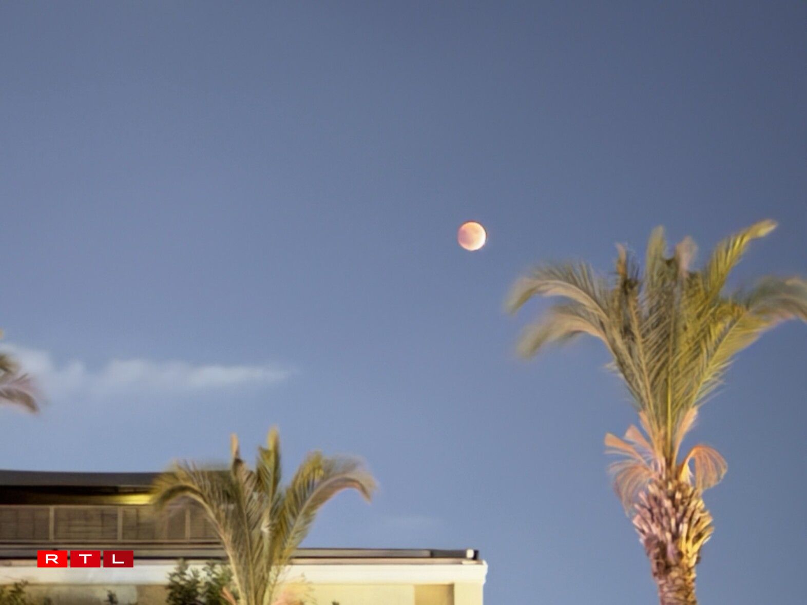 Bluttmound iwwer Belek (Tierkei) / Christian Godfroid