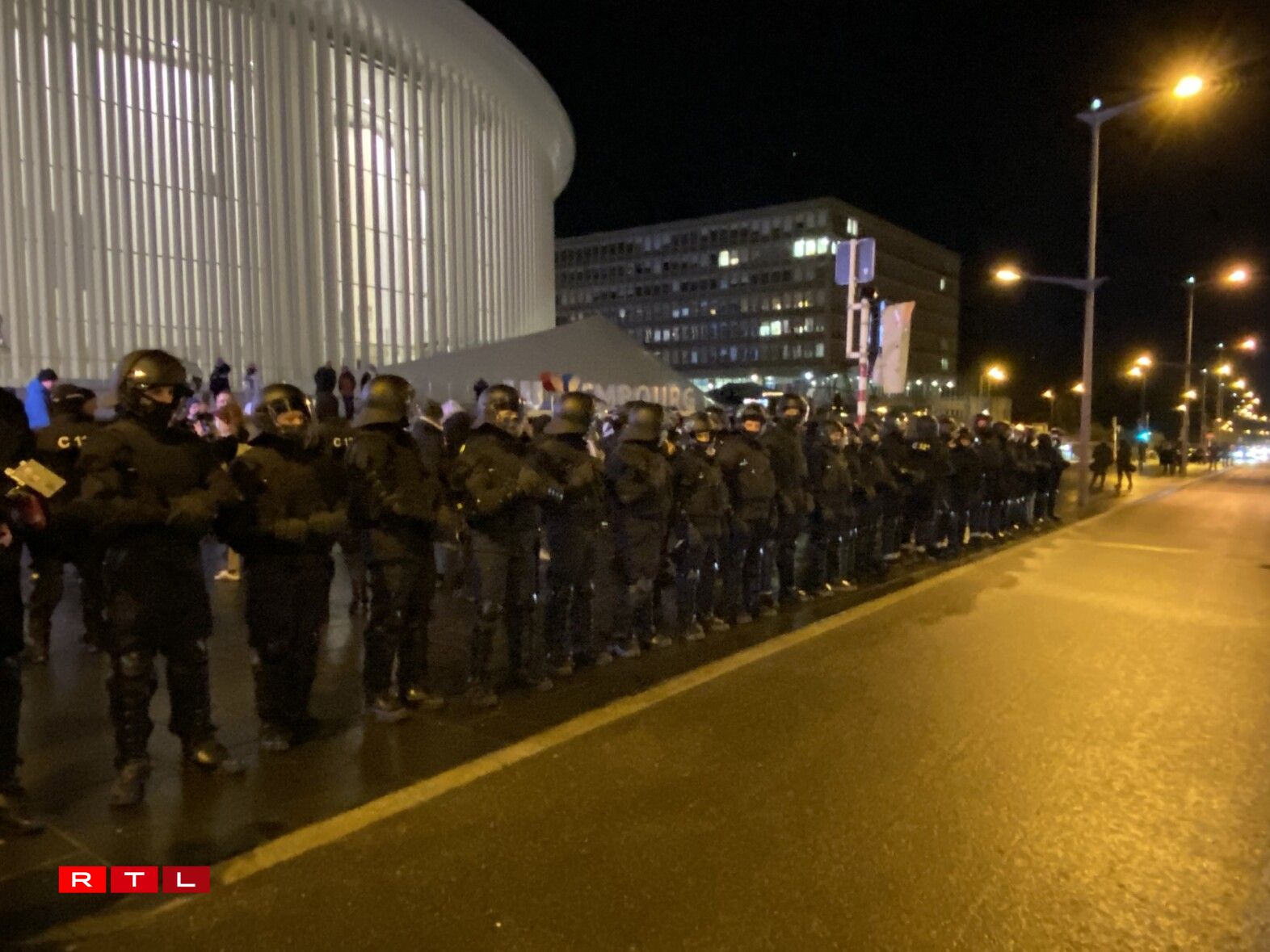 Police virun der Philharmonie