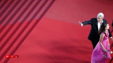 Och a senge spéidere Joren war den Alain Delon nach ëmmer Gaascht um rouden Teppech.