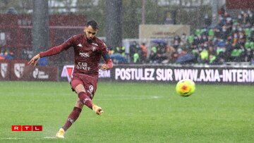 Farid Boulaya a parfaitement ajusté son coup-franc à la 5e minute pour ouvrir le score face à Saint-Etienne.