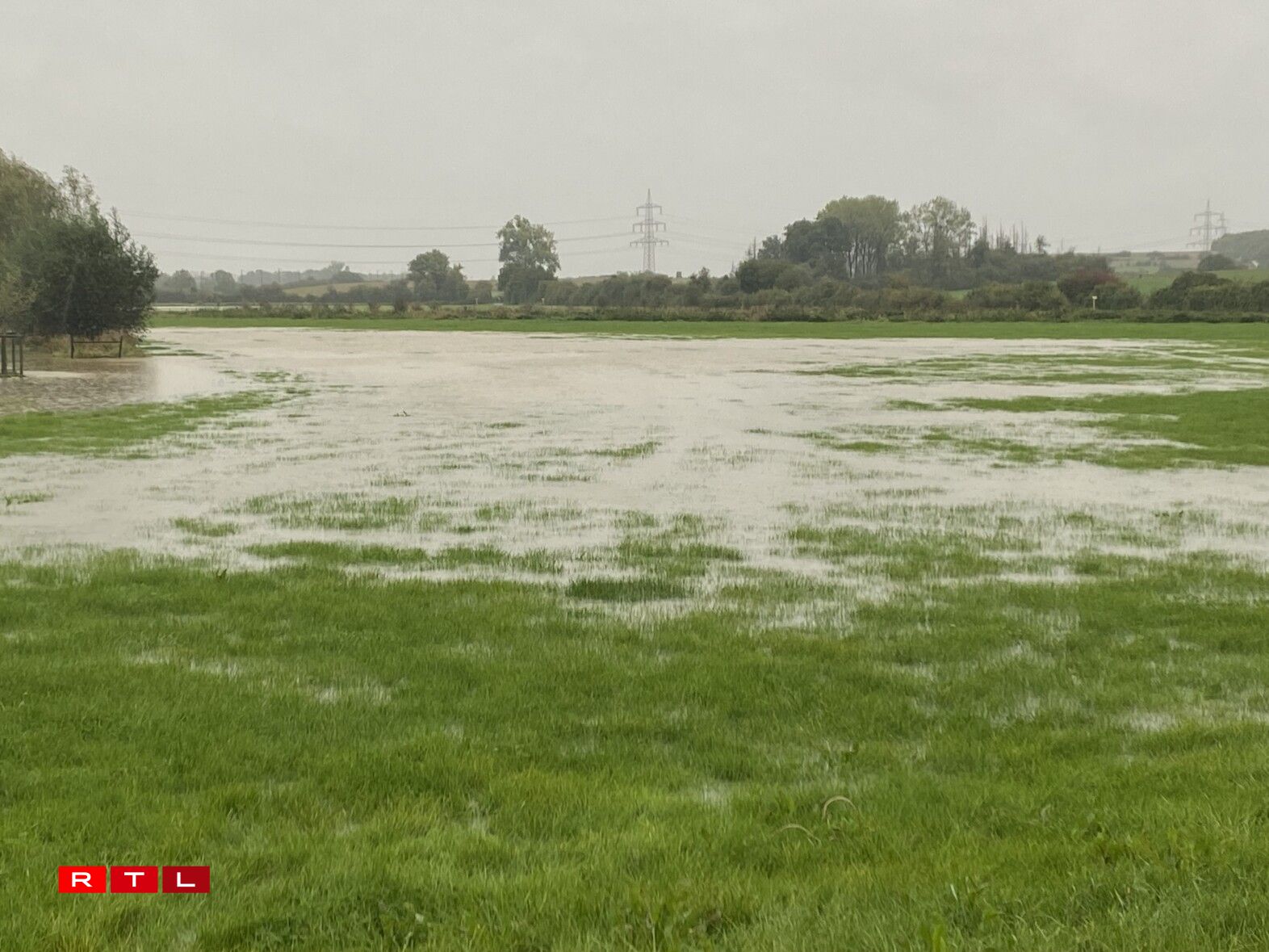 Zu Näerzeng erënneren d'Felder éischter un e Séi