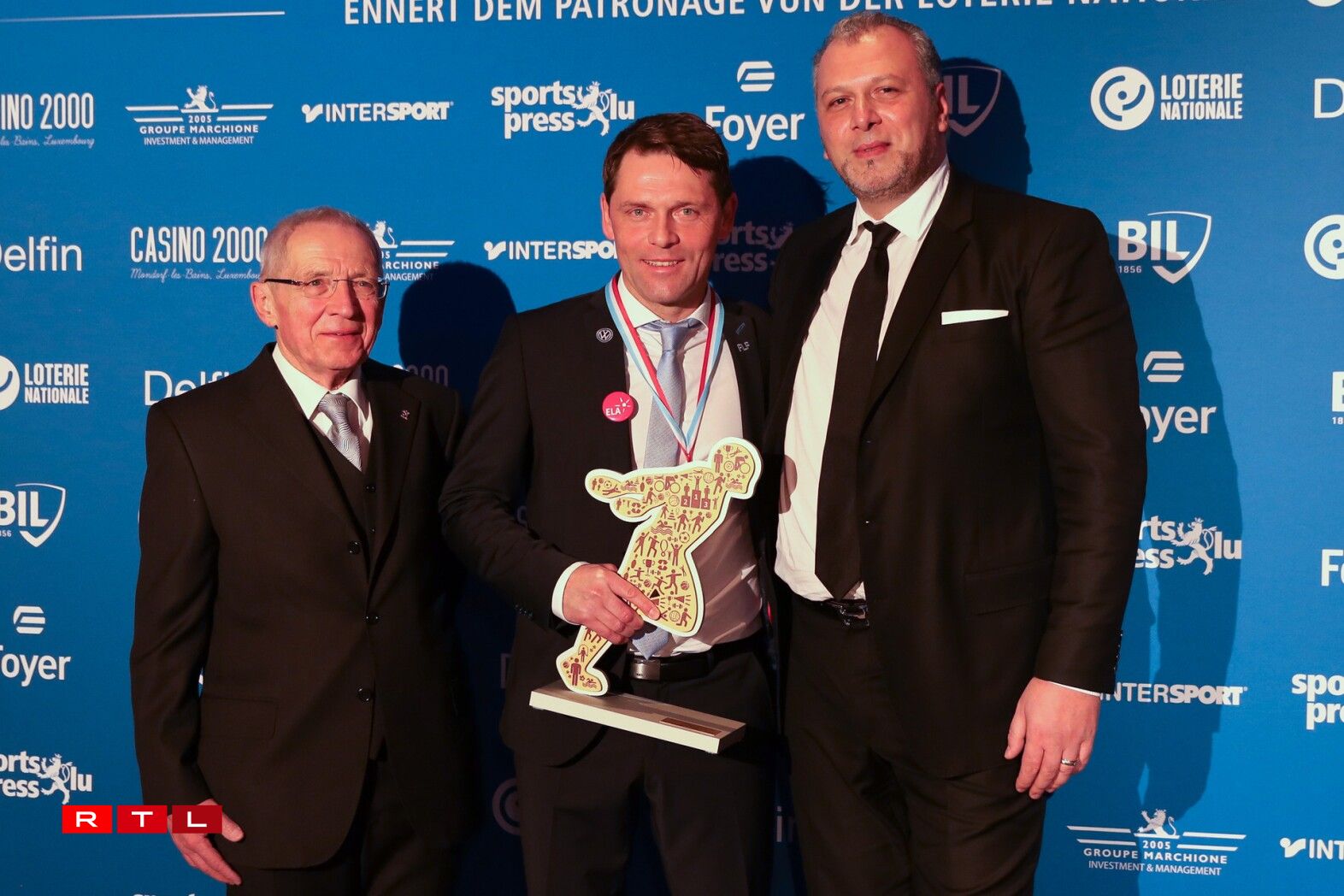 De 5. Dezember 2019 gouf de Luc Holtz mam Sportspress Award fir de beschten Trainer ausgezeechent.