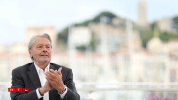 2019 krut den Alain Delon zu Cannes eng Palme d'or fir säi Liewenswierk.