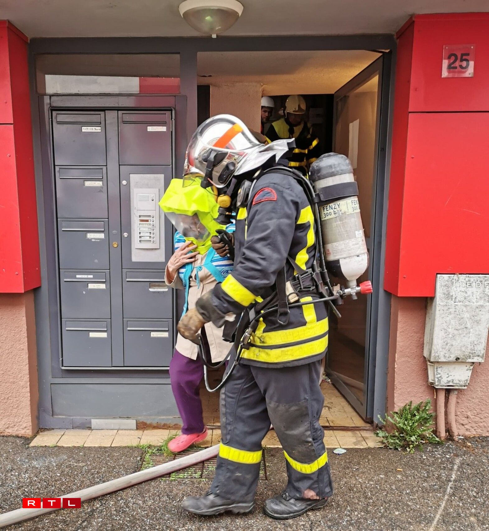 Ces grâce à ces cagoules que les résidents de l'immeuble ont pu être évacués par les pompiers.