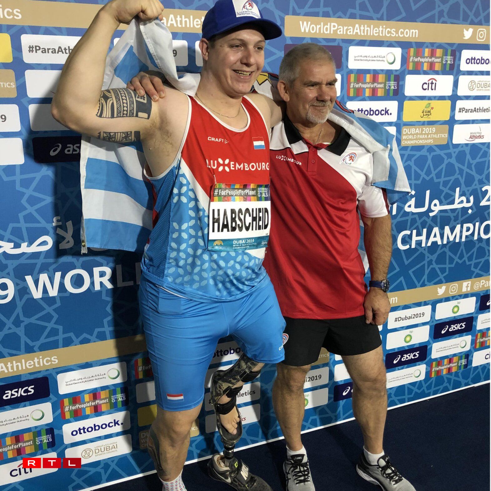 Tom Habscheid félicité par son entraîneur Fernand Heintz.