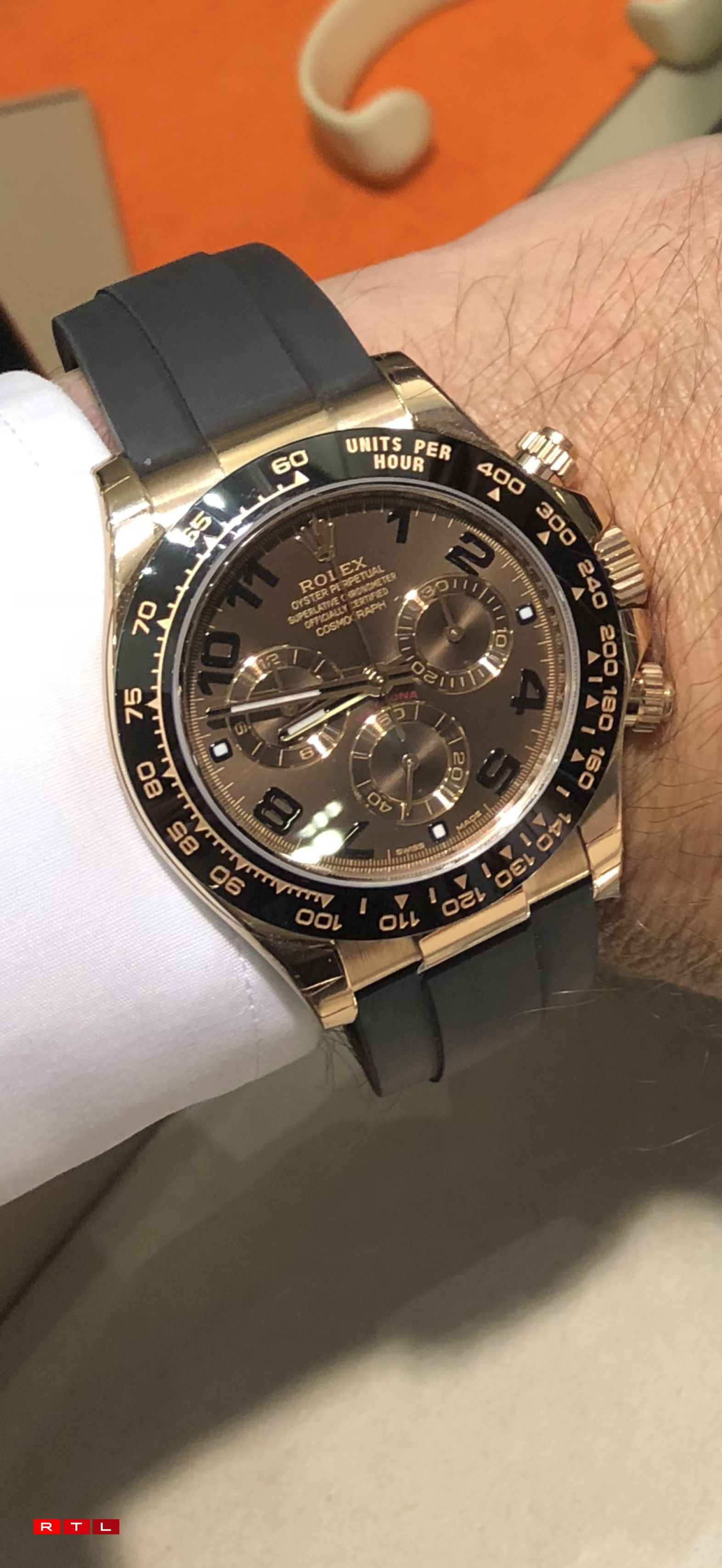 Foto vun der geklauter Luxus-Auer. Dem Affer no handelt et sech ëm eng Rolex Daytona mat Oysterflex.