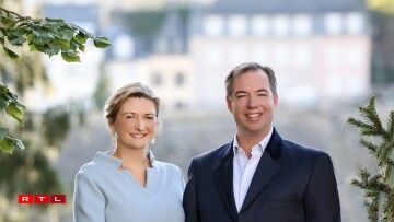 Fir déi besonnesch Occasioun huet den Haff e Mëttwoch nei Fotoen vun der Koppel publizéiert.