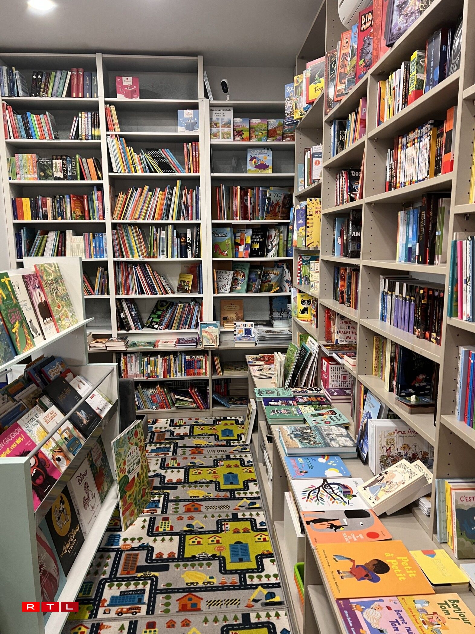 Librairie Alinéa's children's book section is ready for little readers and their parents.
