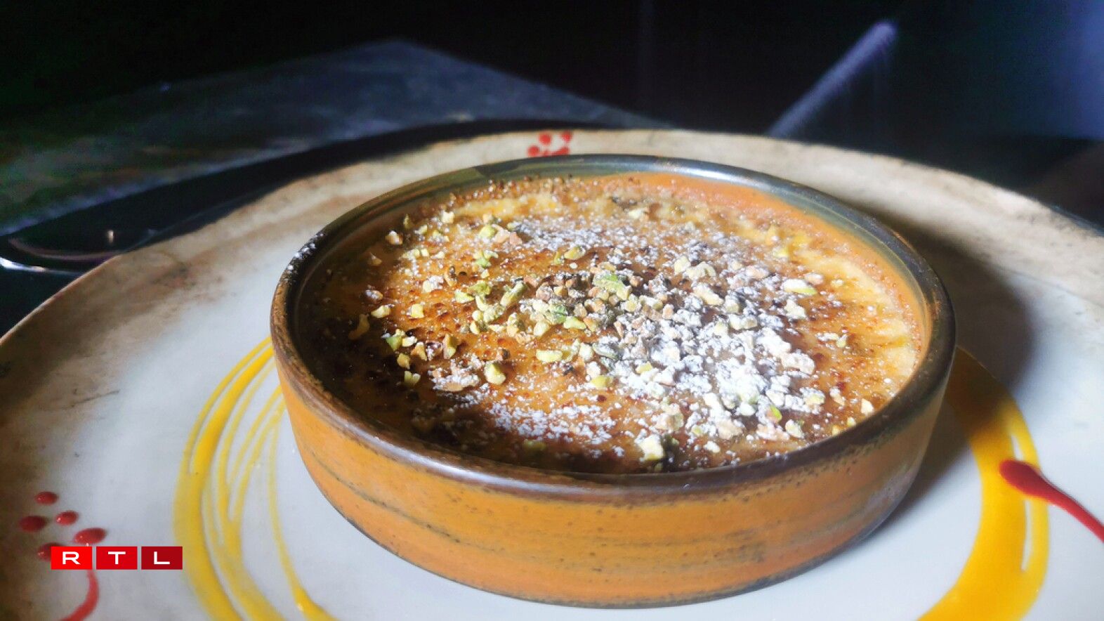 Pour terminer: la crème brulée et ses pépites de pistache torréfiées.