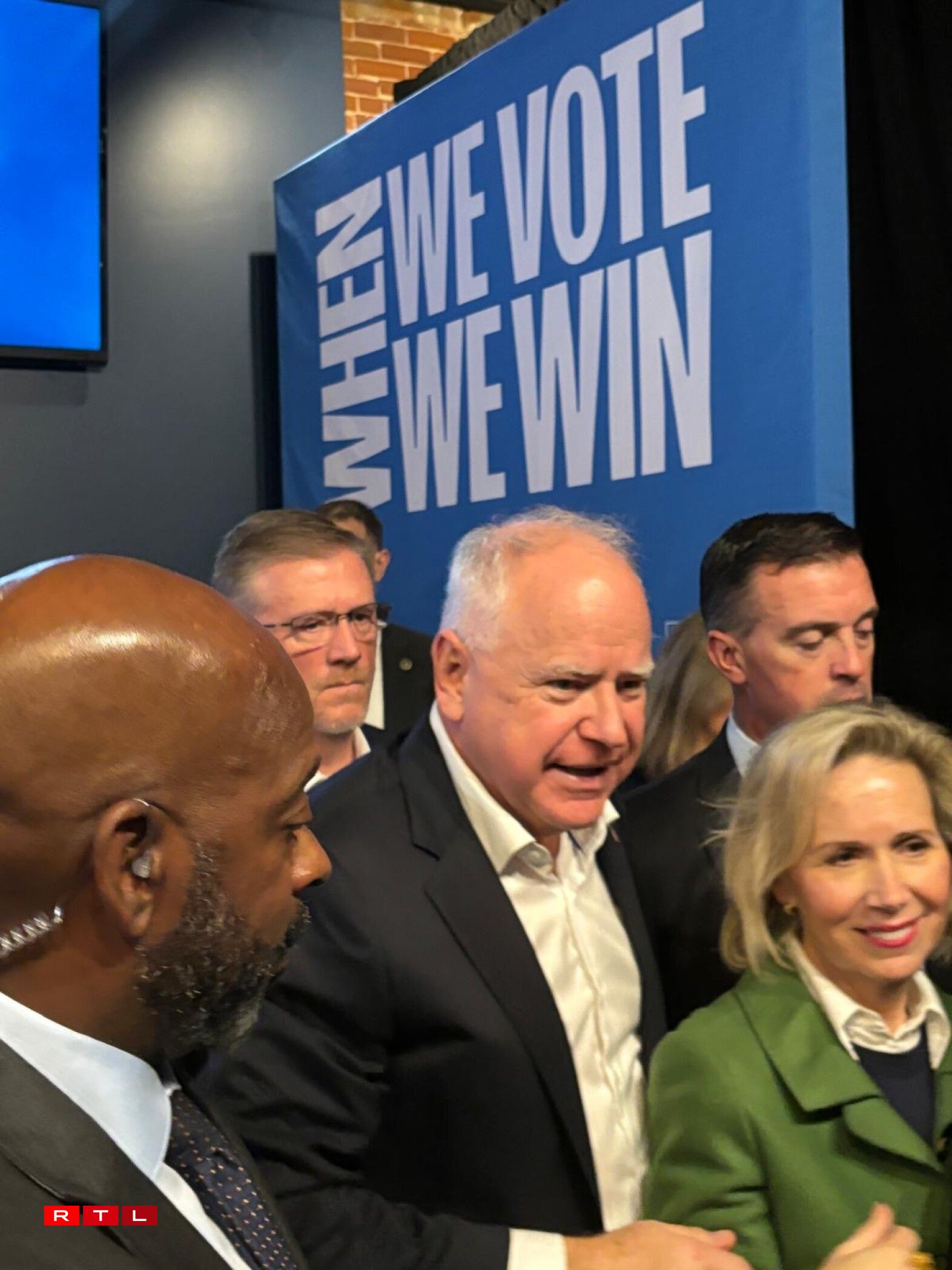 E Méindeg den Owend zu La Crosse: den Tim Walz um Tour.