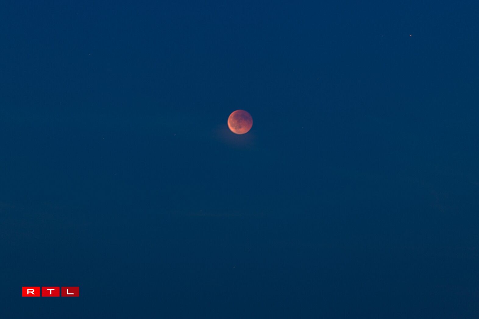Vue vun der Statu vun der hëlleger Fatima zu Wolz/Domingos Oliveira