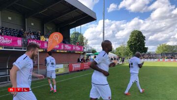 William Gallas monte sur la pelouse.