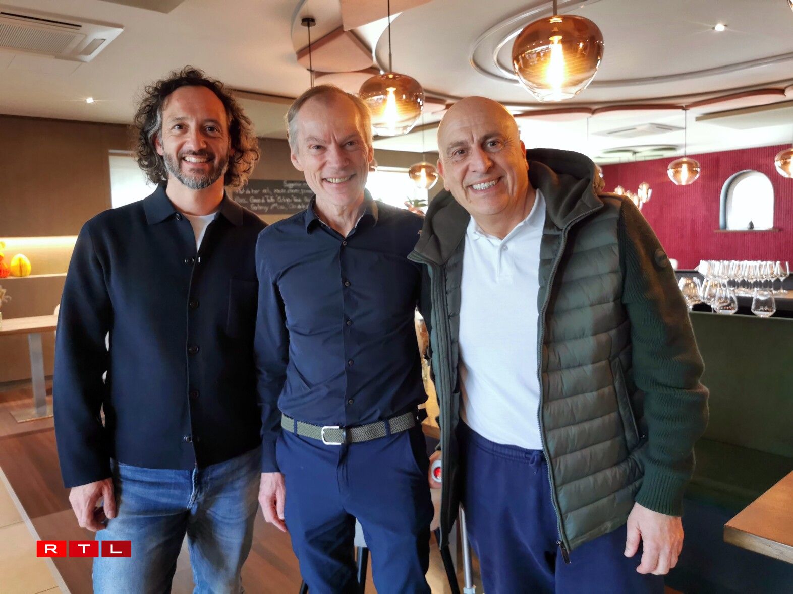 De Raphaël Arcidiacono aux équipes en cuisine et en salle, l'Ultimo mise sur la continuité : plats de saison autour de l'asperge, viandes maturées, cave à vins et cuisine aux influences franco-italiennes marquent ce retour aux sources.