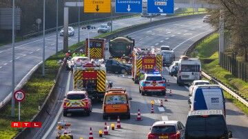 Ee Camion an e puer Autoe waren an den Accident verwéckelt.