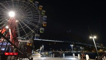 Zu Sydney konnt een dat bekannten Operenhaus ouni seng Luuchte net kloer erkennen.