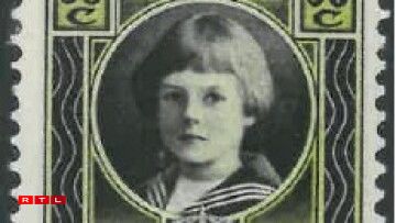 Alors jeune prince, le visage de Jean fut très tôt imprimé sur un timbre.