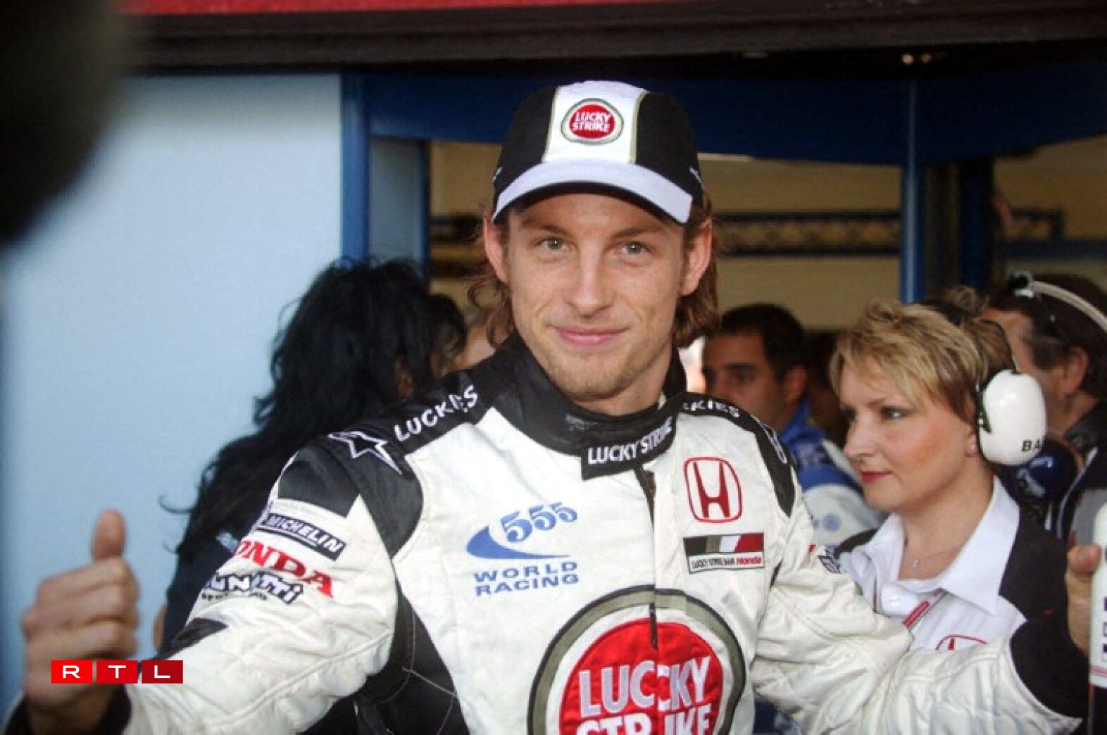 Den Jenson Button (Team BAR-Honda) freet sech, nodeems en 2004 seng éischt Pole Position feiere konnt.