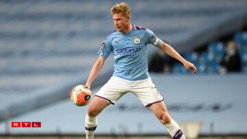 Beschte Mëttelfeldspiller vun der Saison gëtt de Belsch Kevin De Bruyne, dee fir Manchester City spillt.