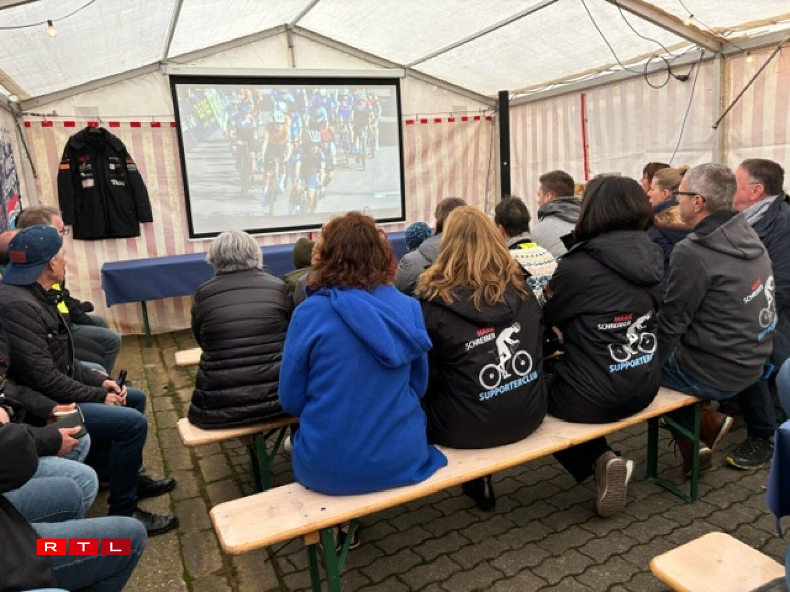 Am Préizerdaul hat de Supporterclub vum Marie Schreiber op e Public Viewing invitéiert.