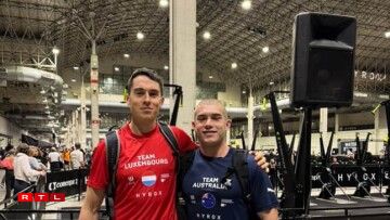 Van Zeeland alongside a Australian training Bay Tucek before the race.