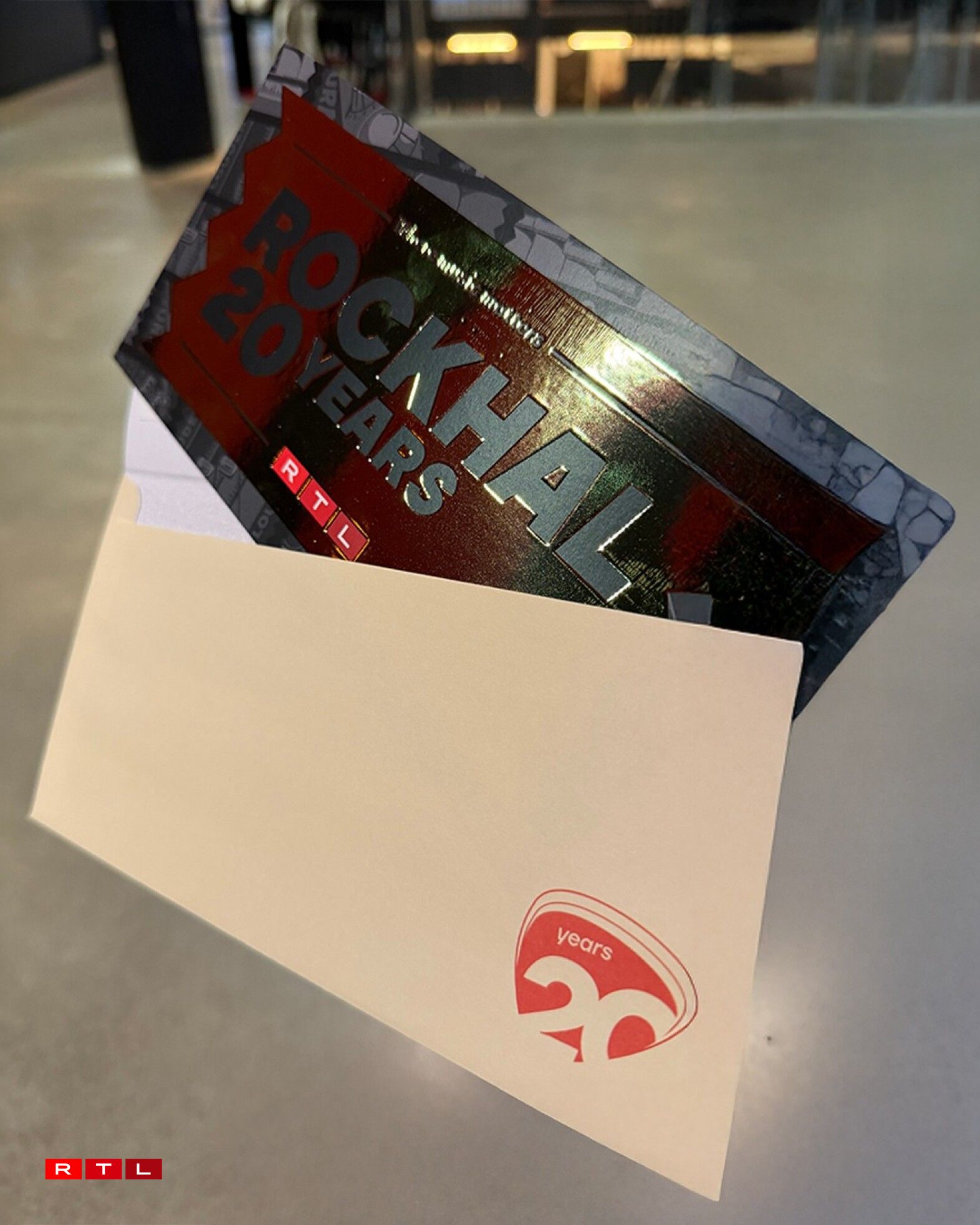 D'Sandy Heep ka sech iwwert de "Golden Ticket" an domat ee Joer laang gratis Concerten an der Rockhal freeën.