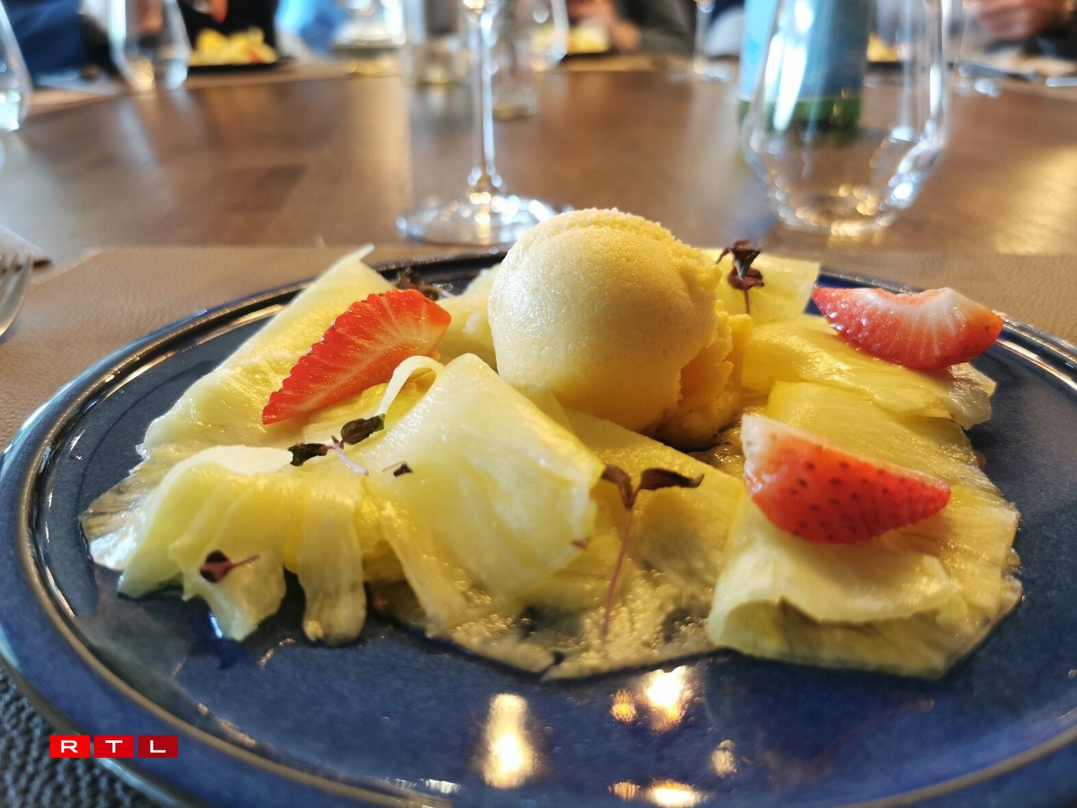 De Raphaël Arcidiacono aux équipes en cuisine et en salle, l'Ultimo mise sur la continuité : plats de saison autour de l'asperge, viandes maturées, cave à vins et cuisine aux influences franco-italiennes marquent ce retour aux sources.