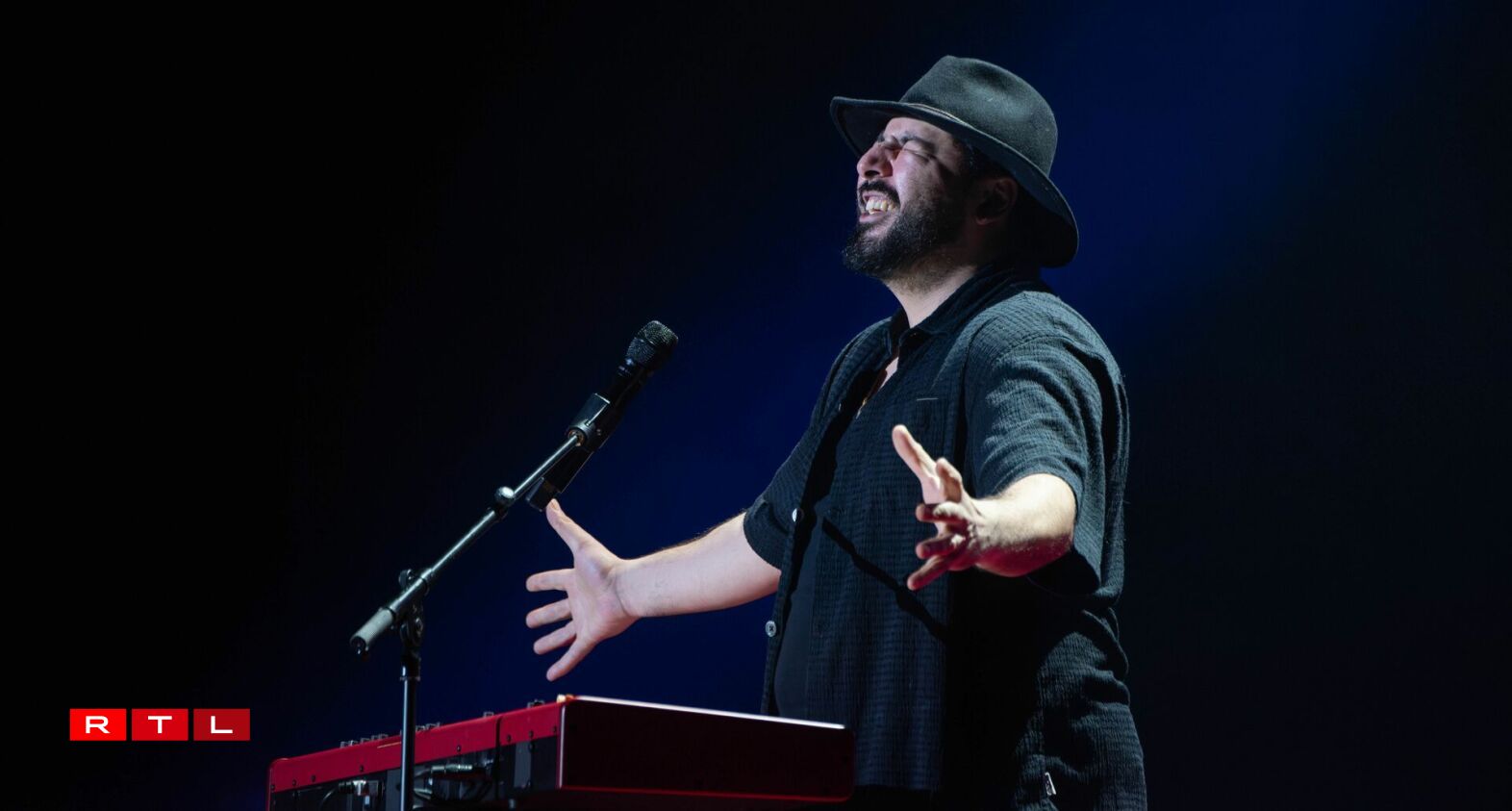 Redouanne Harjane sur scène à la Rockhal le 12 février 2025