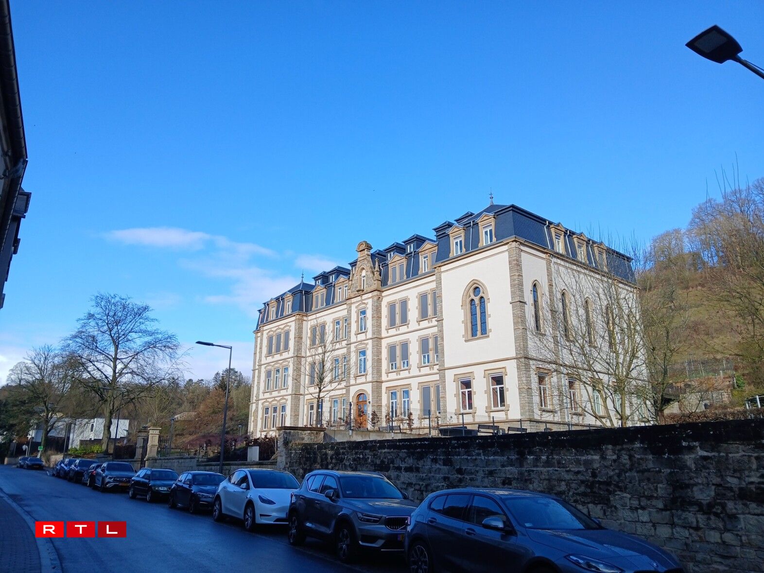 Dat fréiert Pensionat an der Rue de l'hopital ass mëttlerweil eng Maison relais fir ronn 300 Kanner.