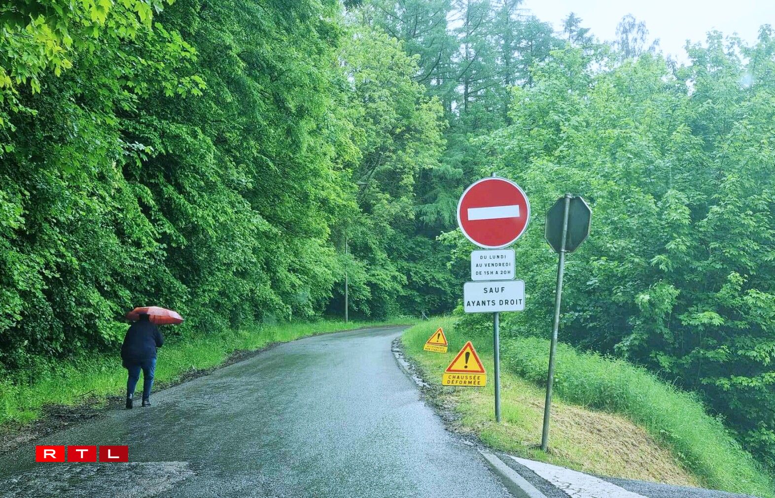 Dans le sens Belvaux -Rédange, l'interdiction de circulation est de 15 h à 20 h.