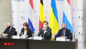 Conférence de presse : Stef Blok, ministre des Affaires étrangères des Pays-Bas; Sophie Wilmès Vice-première ministre, ministre des Affaires étrangères de la Belgique; Dmytro Kuleba, ministre des Affaires étrangères de l'Ukraine; Jean Asselborn