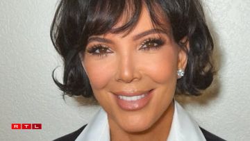 D'Kris Jenner, d'Mamm vun de Kardashians, ass 70 Joer al, gesäit awer duerch eng Partie Agrëffer vill méi jonk aus.