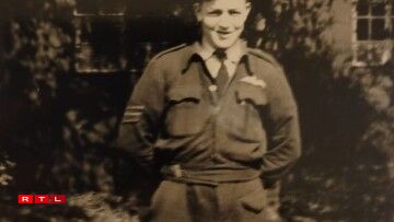 Pilot/Officer John Y. CLARKE, RAF Halifax Bomber.